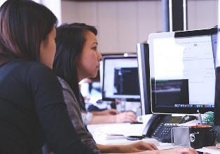 Femmes dans les effectifs des grandes entreprises