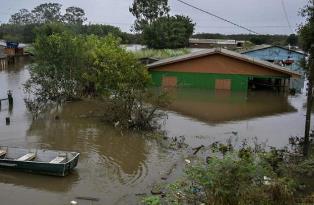 Southern Brazil stricken by unprecedented flooding